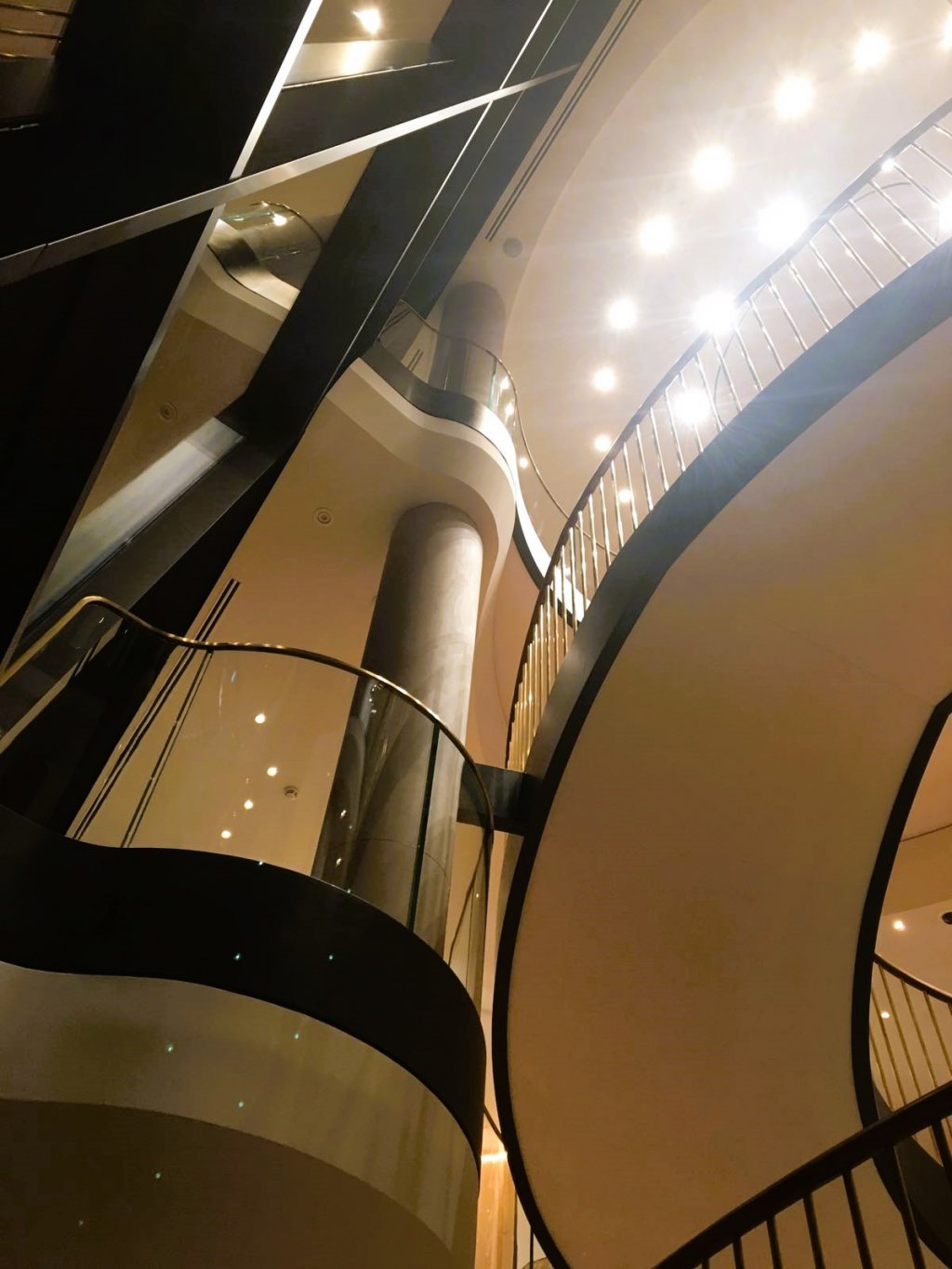 Innenausbau Maximilianstraße 6+8 Treppe